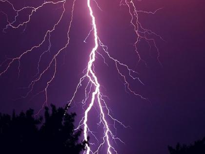 A person who attended a funeral at Budhgaon in Sangli died due to lightning | Sangli: स्मशानभूमीत अंत्यविधीसाठी गेला, अन् वीज पडून एकाचा मृत्यू झाला; बुधगाव येथील घटना