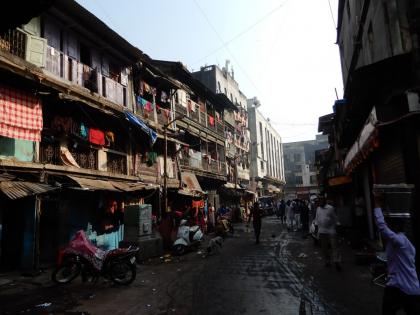A dispute over money A woman working as a prostitute in Budhwar Peth was strangled to death with a cloth | उसन्या पैशांचा वाद; बुधवार पेठेत वैश्या व्यवसाय करणाऱ्या महिलेचा ओढणीने गळा आवळून खून A dispute over money A woman working as a prostitute in Budhwar Peth was strangled to death with a cloth | उसन्या पैशांचा वाद; बुधवार पेठेत वैश्या व्यवसाय करणाऱ्या महिलेचा ओढणीने गळा आवळून खून