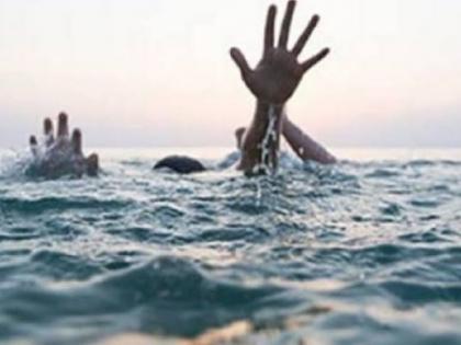 Two youths drowned when their feet slipped due to the rising water | मागून पाण्याचा प्रवाह वाढल्याने पाय घसरुन दोन तरुण बुडाले