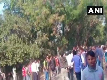 clash in Bulandshahar on the suspicion of cow slaughter, police inspector death in violence | गोहत्येच्या संशयावरून उत्तर प्रदेशात तणाव, हिंसाचारात पोलीस इन्स्पेक्टरचा मृत्यू  