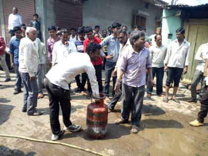 cylinder burn at Shirpur Jain; One injured | शिरपूर जैन येथे सिलिंडरने घेतला अचानक पेट; एक जण जखमी