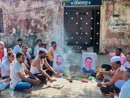 angry farmers paid homage to the government in buldhana | संतप्त शेतकऱ्यांनी केले सरकारचे श्राद्ध