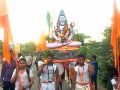 Tradition of Kavad Yatra for 9 years | ९ वर्षापासून कावड यात्रेची परंपरा