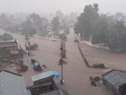 Buldhana: Cloudburst in Satpura: Jalgaon city along with taluk flooded, hundreds of houses washed away, agriculture damaged | Buldhana: सातपुड्यात ढगफुटी: जळगाव शहरासह तालुका जलमय, शेकडो घरे वाहून गेली, शेतीचे नुकसान