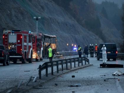 Fire in Bulgaria Bus, 46 people died as bus catches fire on highway in Bulgaria | बसला भीषण आग, लहान मुलांसह 46 जणांचा होरपळून मृत्यू; बल्गेरियातील घटना