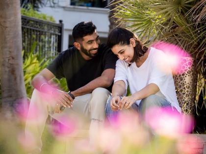 jasprit bumrah wrote heartwarming note for hot wife sanjana ganesan on 1st marriage anniversary emotional instagram post Mumbai Indians | Jasprit Bumrah Sanjana Ganesan Anniversary: भल्याभल्यांची विकेट काढणाऱ्या बुमराहची संजनाने आजच्याच दिवशी काढली होती विकेट!; बायकोसाठी लिहिली Romantic Instagram Post