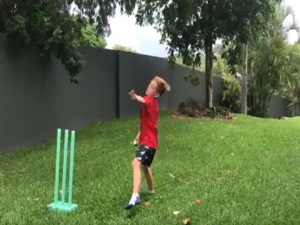 Australia young cricketer inspired by Jasprit Bumrah | ऑस्ट्रेलियातील लहान मुलगा करतोय जसप्रीत बुमराची कॉपी, पाहा व्हिडीओ...