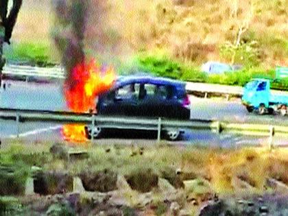 'Burning Car' Thunder in Four Places in Panvel | पनवेलमध्ये चार ठिकाणी ‘बर्निंग कार’चा थरार