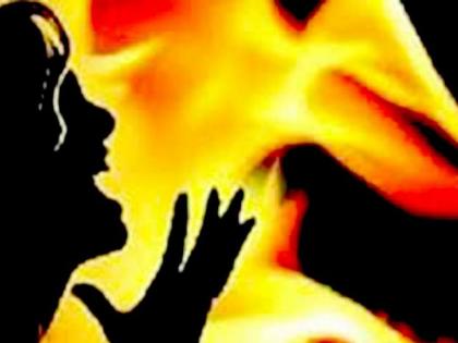 Burned woman on artificial breath: death struggles continue | जळालेली तरुणी कृत्रिम श्वासावर  :  मृत्यूशी झुंज सुरूच