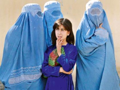 Around the world: the burqa is rife in Afghan homes | जगभर : बुरख्यावरून अफगाणी घरांमध्येच खडाजंगी 