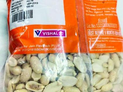 Packet fungus peanuts seized at Mega Mart in Nagpur | नागपूरच्या मेगा मार्टमध्ये पॅकेटबंद बुरशीयुक्त शेंगदाणे जप्त 