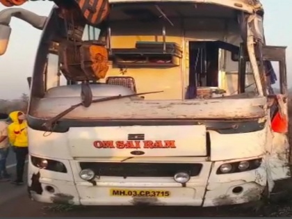 Private bus overturned near Indapur Accident caused by driver nod death of cleaner | Accident: इंदापूरजवळ खासगी बस पलटली; ड्रायव्हरच्या डुलकीने घडला अपघात, क्लिनरचा मृत्यू