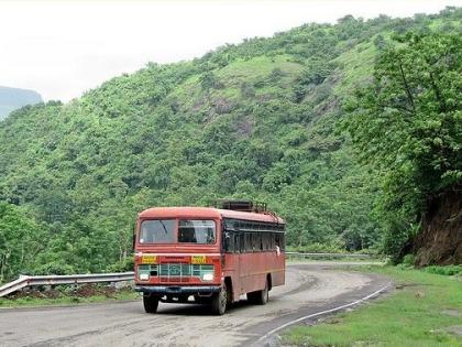 Despite the passengers saying no, the driver took the bus off the bridge and the accident happened. | प्रवासी नको नको म्हणत असूनही चालकाने बस पुलावरून नेली आणि घडले अघटित..