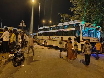 While saving a pedestrian crossing the road Susat escaped by breaking a private travel divider | रस्ता ओलांडणाऱ्या पादचाऱ्याला वाचवताना खासगी ट्रॅव्हल्स डिव्हायडर तोडून सुटली सुसाट