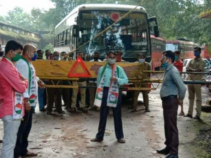 The buses were stopped due to non-payment of salaries | कर्मचाऱ्यांचे पगार न झाल्याने लांजात रोखल्या बस