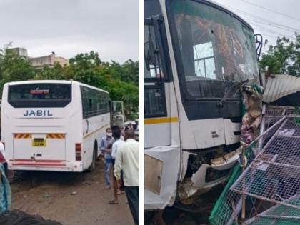 Pune - nagar horrific accident; Two killed, five injured in bus mishap | पुणे - नगर महामार्गावर भीषण अपघात; बस चालकाचा ताबा सुटल्याने दोघांचा मृत्यू, तर पाच जण जखमी