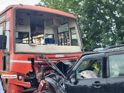 Fatal accident between ST bus and car on Madha-Kurduwadi road; One dead, more than 15 injured | माढा-कुर्डूवाडी रस्त्यावर एसटी बस अन् कारचा भीषण अपघात; एक ठार, १५ हून अधिक जखमी Fatal accident between ST bus and car on Madha-Kurduwadi road; One dead, more than 15 injured | माढा-कुर्डूवाडी रस्त्यावर एसटी बस अन् कारचा भीषण अपघात; एक ठार, १५ हून अधिक जखमी