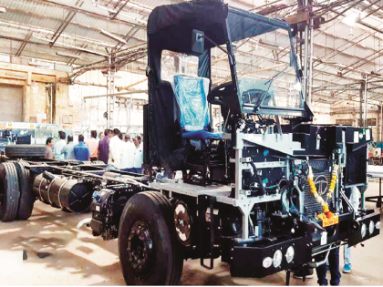 Construction of new 'ST Bus' after 3 years in Aurangabad; Two new chassis introduced | औरंगाबादेत ३ वर्षांनंतर नव्या ‘एसटी’ बसची निर्मिती; दोन नव्या चेसीस दाखल