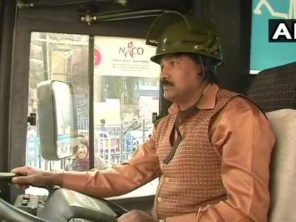 BHARAT BAND: Bus drivers seen wearing helmet and driving bus in view of strike | कामगारांच्या देशव्यापी संपाला हिंसक वळण; बस चालक हेल्मेट घालून करताहेत ड्रायव्हिंग