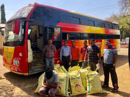 ... and he bought a great slipper coach bus to smuggle alcohol | ...अन् त्यानं दारूची तस्करी करण्यासाठी चक्क स्लिपर कोच ट्रॅव्हल्स केली खरेदी