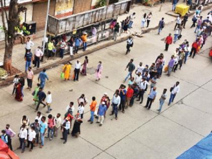 Seat-by-seat in ‘Best’, the passengers in the queue got annoyed, the buses did not stop at many stops | ‘बेस्ट’मध्ये सीट बाय सीट, रांगेत प्रवाशांना आला वीट, अनेक स्टॉपवर बस थांबल्याच नाहीत