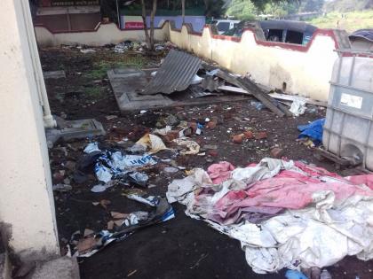 Empire of trash at the fugitive bus station | भगुर बसस्थानकात कचऱ्याचे साम्राज्य