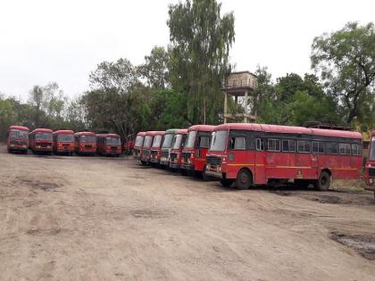 Humiliation on ST employees; The strike is over, but no work, no price! | एसटी कर्मचाऱ्यांवर नामुष्की; संप मिटला, रुजू झाले तरी ना हाताला काम, ना दाम!