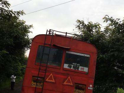 ST bus touch electricity wires at washim distrist | लोंबकळलेल्या विद्यूत तारेचा एस.टी. बसला स्पर्श; प्रवाशांच्या सतर्कतेने टळला अनर्थ