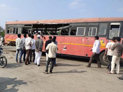 bus- tempo accident near Chandansavargaon in Beed; four killed | बस आणि टेम्पोच्या भीषण अपघातात ३ जण जागीच ठार