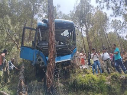 Bus with over 40 passengers falls into 300 meter gorge in Himachal Pradesh, know here details | हिमाचल प्रदेशमध्ये मोठा अपघात! HRTC ची बस ३०० फूट दरीत कोसळली; ४० प्रवासी जखमी