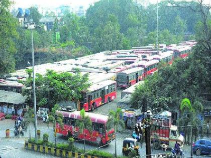 KDMC in the midst of controversy due to the rule of scrapping buses at Dhaba |  बसेस भंगारात काढण्याचे नियम धाब्यावर बसविल्याने केडीएमसी वादाच्या भोवऱ्यात