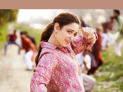 Babli Bouncer Movie Review : Know how Tamannaah Bhatia starrer Babli Bouncer is | Babli Bouncer Movie Review : जाणून घ्या कसा आहे तमन्ना भाटियाची हटके भूमिका असलेला 'बबली बाउंसर' चित्रपट