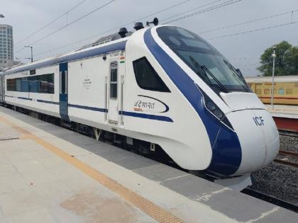 Mumbai-Solapur Vande Bharat Express is likely to start in March | मुंबई-सोलापूर वंदे भारत एक्सप्रेसचे उद्घाटन पुढे ढकलले, मार्चमध्ये होण्याची शक्यता