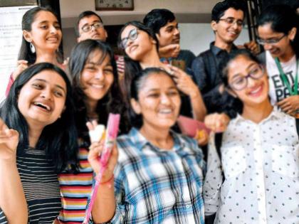 In the twelfth exam in Akola this year too, girls are smart! The overall result of Akola district is 93.37 percent | बारावीच्या परीक्षेत अकोल्यात यंदाही मुलीच हुश्शार! अकोला जिल्ह्याचा एकूण निकाल ९३.३७ टक्के