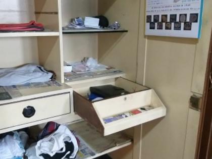 Dhule city robbery in the city instead of 3 thousand | धुळे शहरात भरदुपारी घरफोडी २० हजारांचा ऐवज लंपास Dhule city robbery in the city instead of 3 thousand | धुळे शहरात भरदुपारी घरफोडी २० हजारांचा ऐवज लंपास