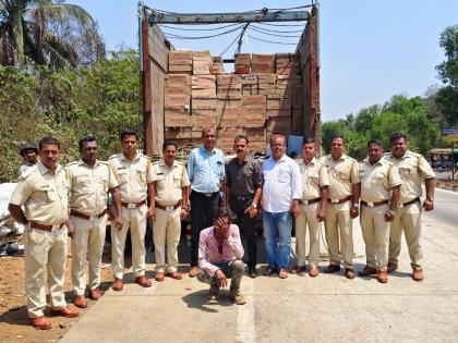 Goa: Liquor worth 80 lakhs seized along with a truck at Patradevi checkpoint | गोवा :  पत्रादेवी नाक्यावर ट्रकसह ८० लाखांची दारू जप्त 