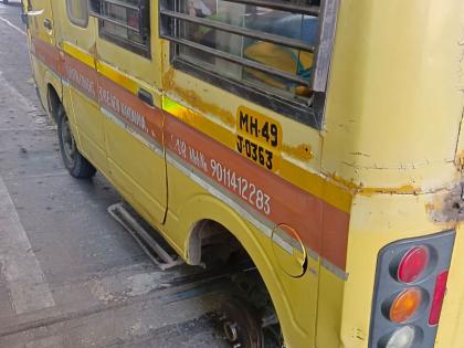 The wheel of the moving school van came off, 10 school children lost their lives | चालत्या स्कूल व्हॅनचे चाक निखळले, १० शाळकरी मुलांचा जीव वाचला