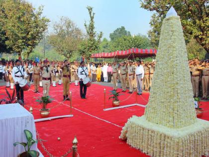 Salute to martyrs of 26/11 attack from Pune city police | 26/11 Mumbai Attack: पुणे शहर पाेलिसांकडून 26/11 च्या हल्ल्यातील शहिदांना मानवंदना