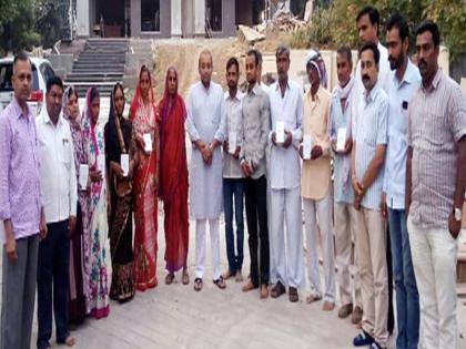 Allocated equipment for 9 people in Quay | कुवे येथील ९ जणांना कर्णबधीर यंत्र वाटप