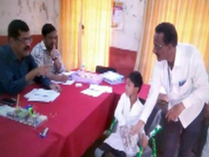 Marking candidates in ward 12 | प्रभाग १२ मध्ये उमेदवारांना चिन्हवाटप