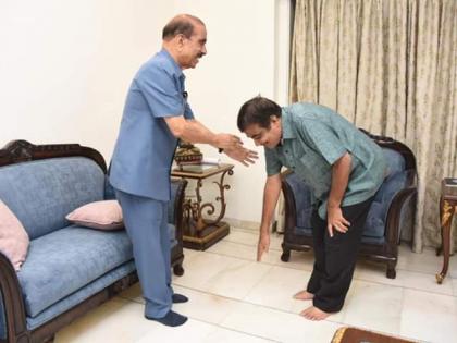 Gadkari said, Pant, bless me! | अन् नितीन गडकरी म्हणाले... सर, आशीर्वाद द्या!