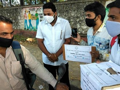 And ... the students raised funds by begging | आणि... विद्यार्थ्यांनी भीक मागून गोळा केला निधी