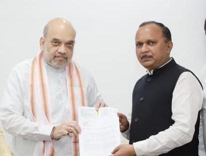 Government should take responsibility for marriage of orphan girls; Tumane's demand to Home Minister Amit Shah | अनाथ मुलींच्या लग्नाची जबाबदारी सरकारने घ्यावी; तुमाने यांची गृहमंत्री अमित शहा यांच्याकडे मागणी