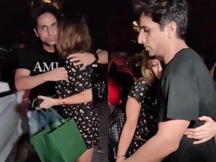 bollywood actor Hrithik roshan Ex-wife sussanne khan late night romantic video with boyfriend arslan goni sussanne gets cozy | रात्री उशिरा रस्त्यावर 'या' व्यक्तीसोबत दिसून आली हृतिक रोशनची एक्स पत्नी; समोर आला असा VIDEO