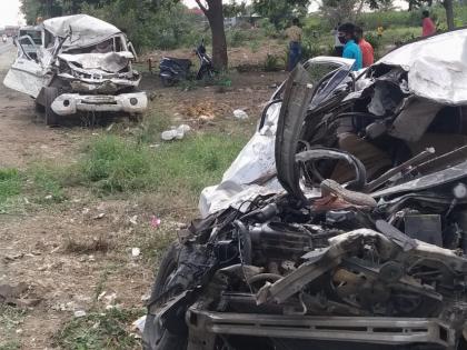 Four people were killed on the spot in a horrific accident involving two four-wheelers in Indapur | इंदापूरात दोन चारचाकींच्या भीषण अपघातात चार जण जागीच ठार