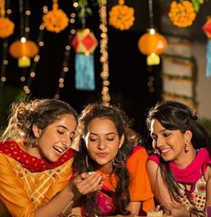 दिवाळीत घर सजवण्याच्या ८ सोप्या-सुंदर आणि झटपट आयडिया, आलेले पाहुणेही करतील कौतुक