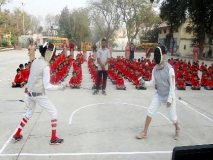 Randhir CBSA fencing performance | रणधीर सीबीएसईला तलवारबाजी प्रदर्शन