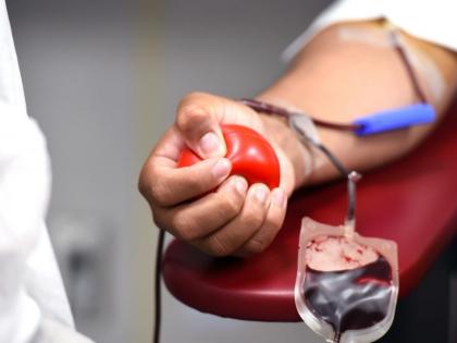 Twelve crore bottles of blood left in Maharashtra of 12 crores | बारा कोटींच्या महाराष्ट्रात फक्त २० हजार बाटल्या रक्त शिल्लक