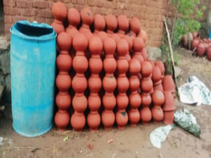 The Corona epidemic found the potter community in financial crisis | कोरोनाच्या महामारीमुळे कुंभार समाज सापडला आर्थिक संकटात