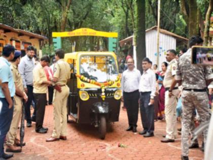 E-rickshaws will run on the roads of Matheran | माथेरानच्या रस्त्यावर धावणार ई-रिक्षा